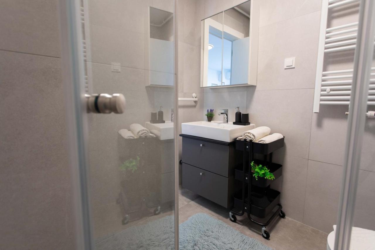 Design 2Bdr Apartment With Balcony- Free Parking 萨格勒布 外观 照片