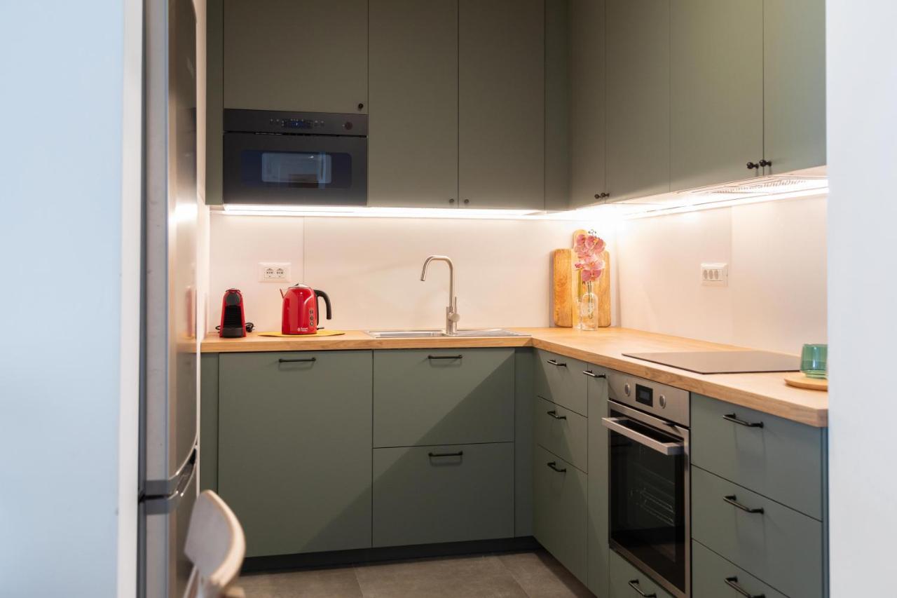Design 2Bdr Apartment With Balcony- Free Parking 萨格勒布 外观 照片